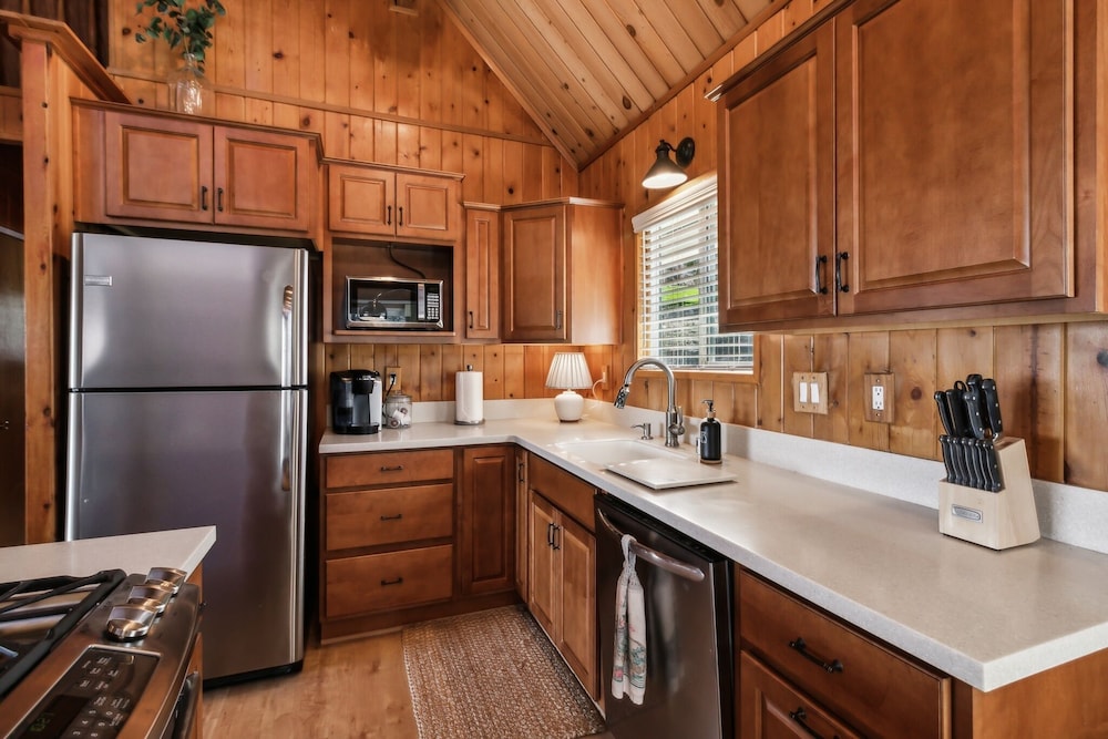 The Volpe Den 3 Bedroom Cabin