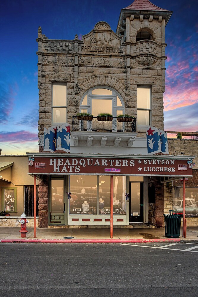 The Bank on Main St - Downtown Escape Featuring a Deck W/main St Views!