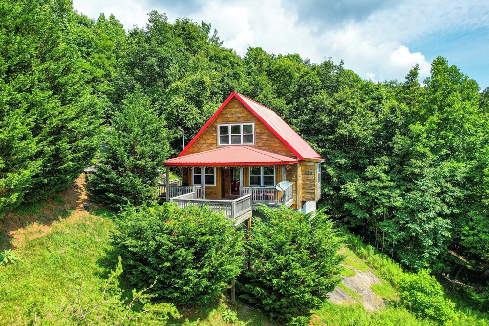 Warm & Cozy Cabin w/ Deck on Top of the Blue Ridge view 3
