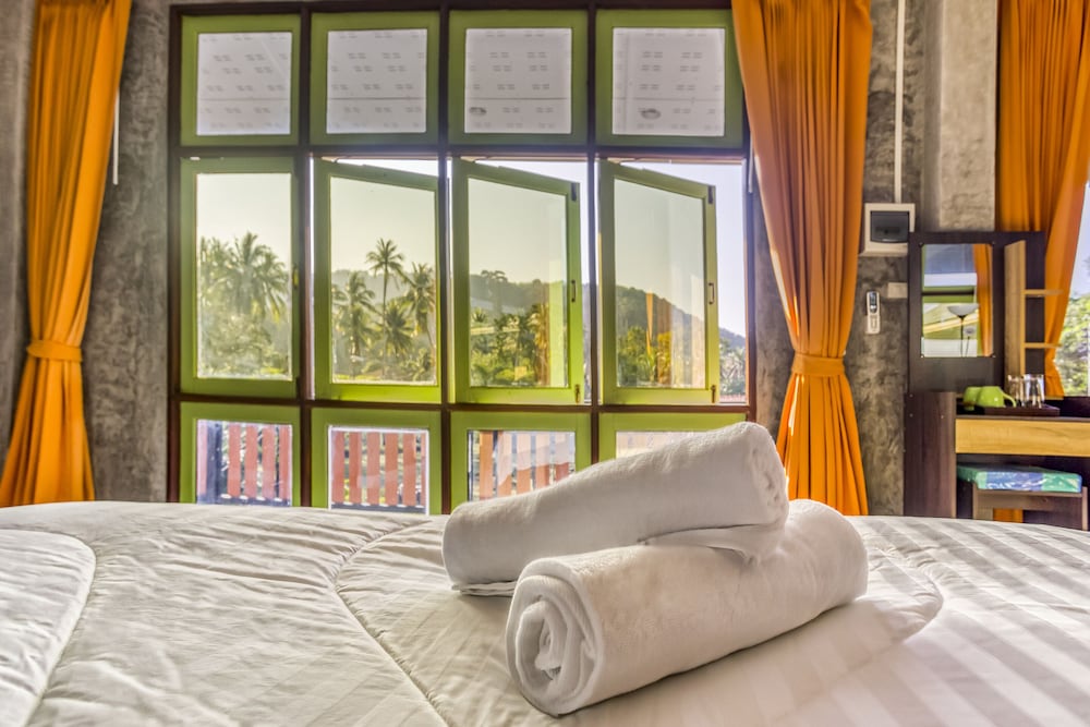 Tonmai Suites
