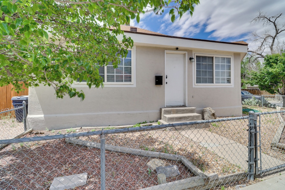 2 Mi to Old Town Abq: East Downtown Triplex Unit