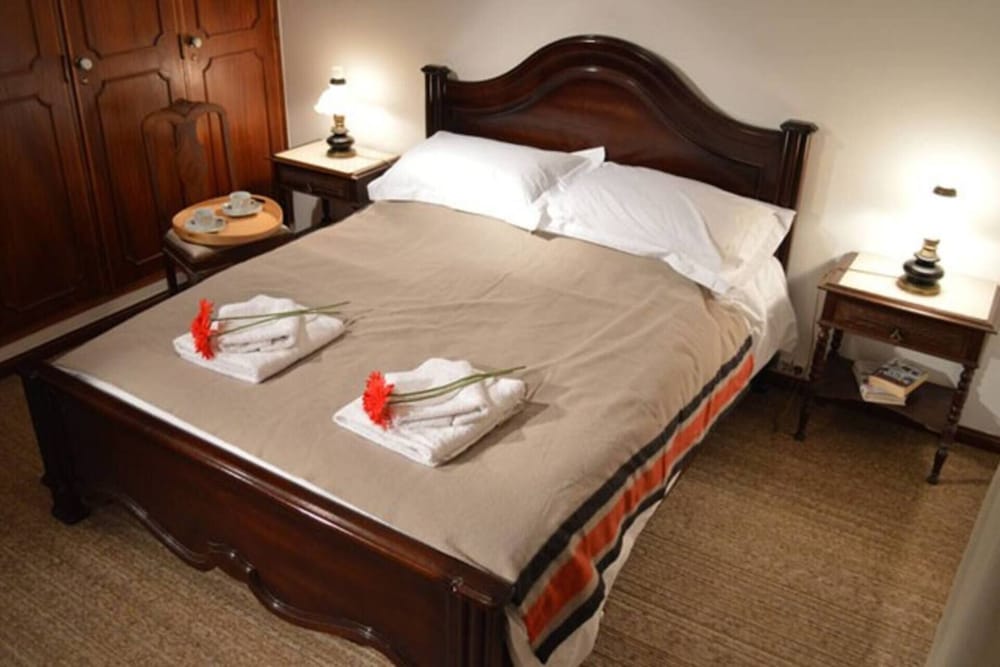 Sleeps22-garden-hottub-pool-barbecue-jacuzzi view 5