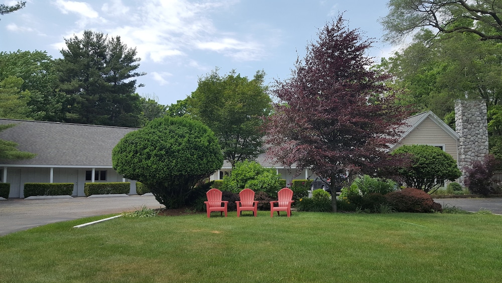 Captain's Quarters Motel - Property Image 15