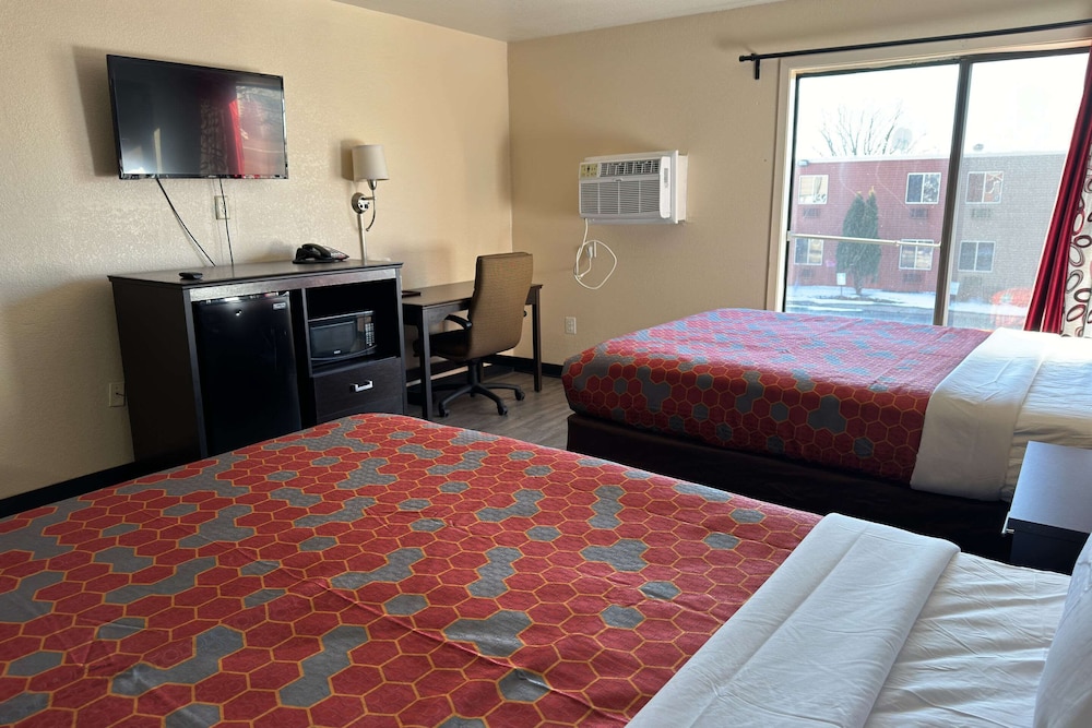 Econo Lodge - Property Image 35