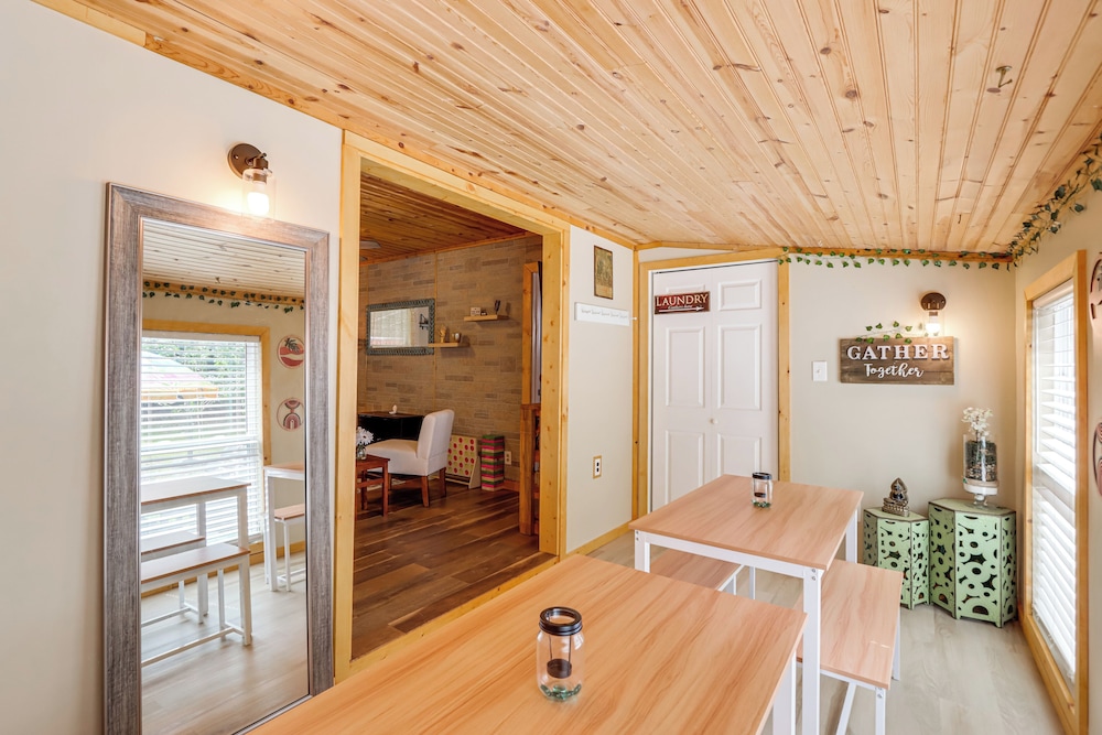Pet-friendly Mtn Retreat w/ Yard in Blairsville!