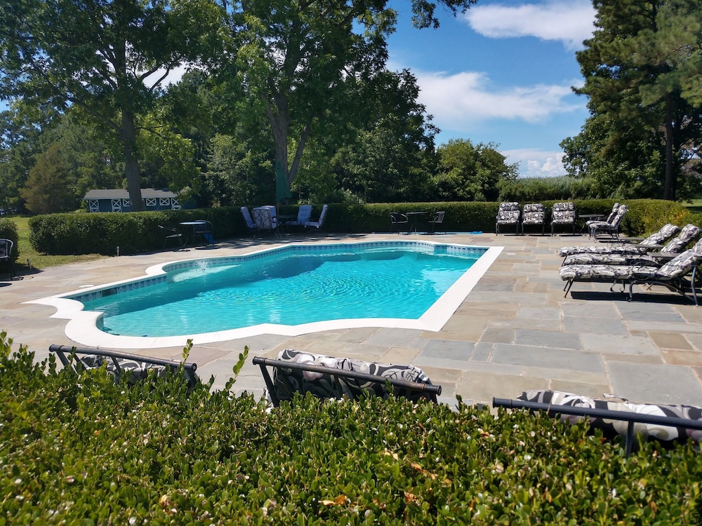 Kingsbay Mansion & Vacation Houses