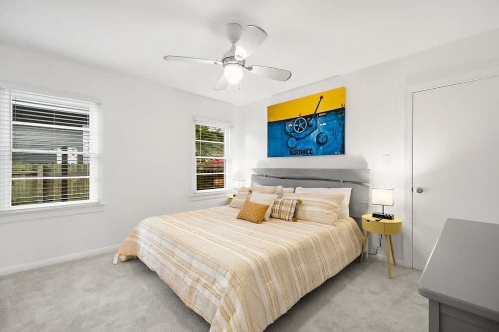 The Hyde Out by Brightwild Quiet Hyde Park Home view 3