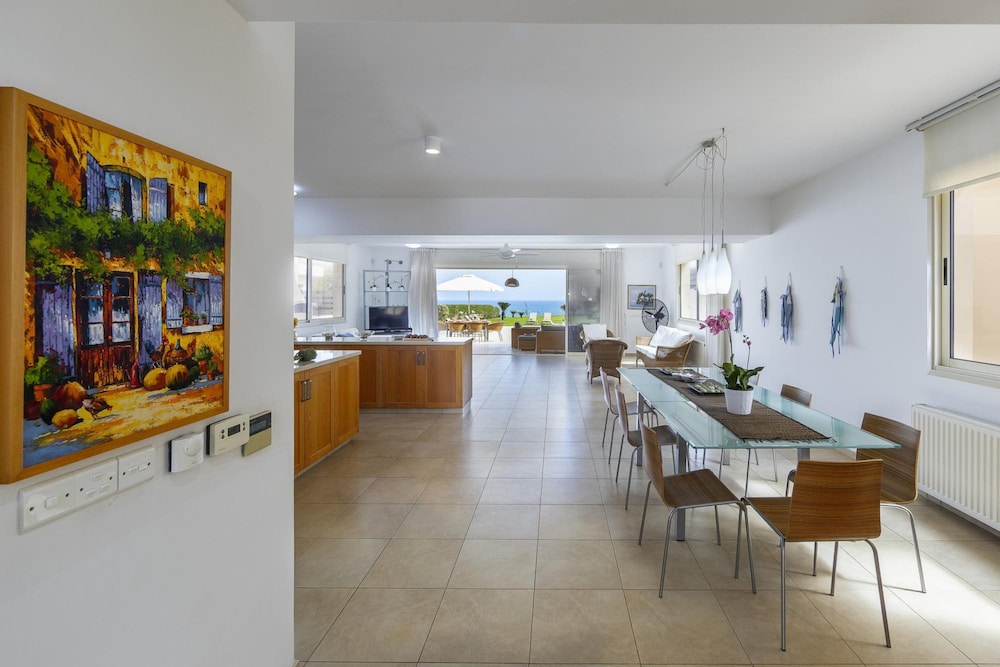 Protaras Beachfront Villa Pietra