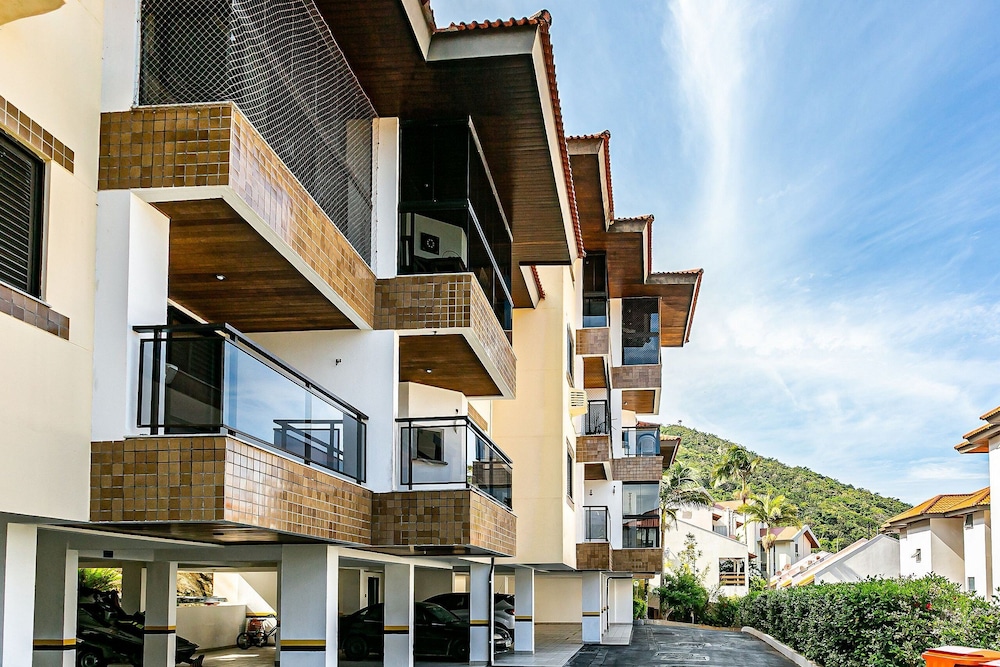 Apt w Balcony and Barbecue 260m Praia Brava Coi302