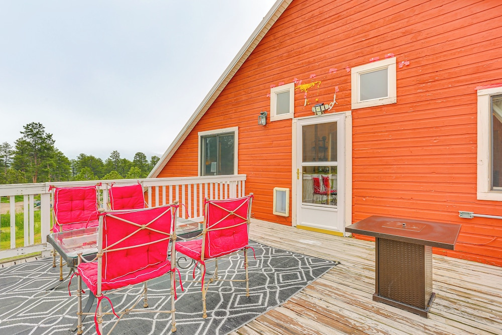 Walk to Ren Fest: Larkspur Farmhouse Hideaway