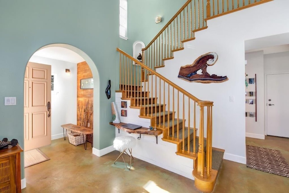 Well-equipped - Close to Beaches - In-unit AC - Vrkcv