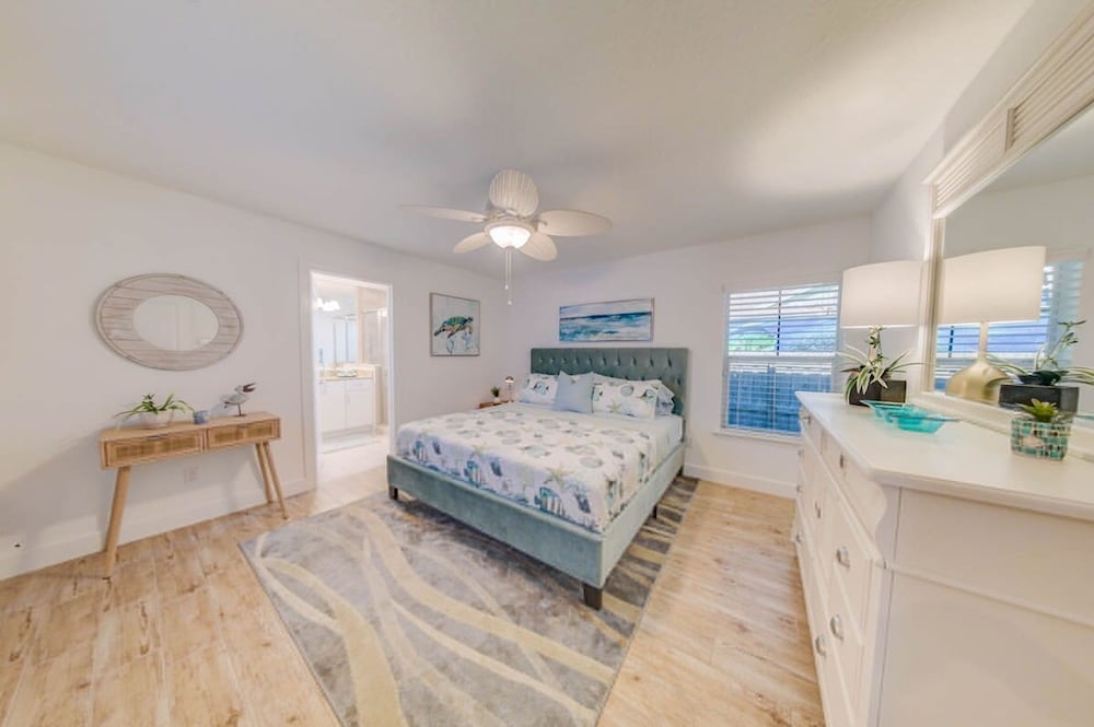 Beach Home w Heated Pool Free Golf Cart