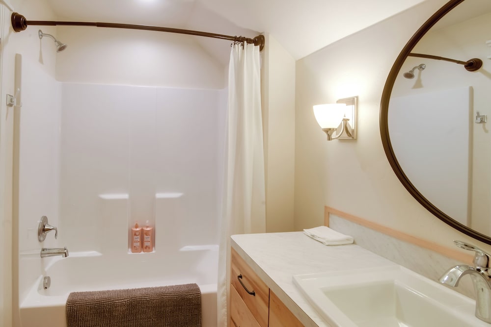 Ski, Hike, Explore: Modern Guest Suite in Rigby
