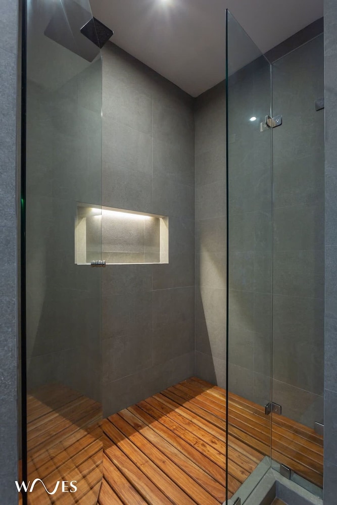 1 Br w Park Views in Condo w Gym Sauna Steam
