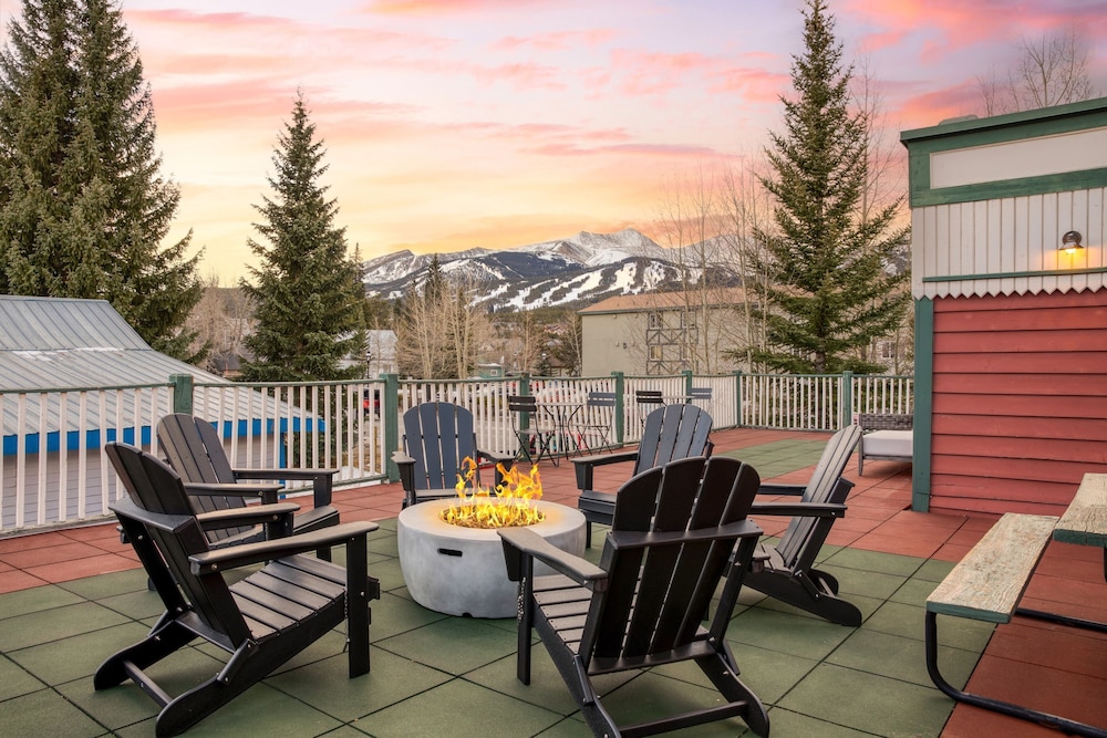 Holly by Avantstay In the Heart of Breckenridge w Hot Tub Game Room Roof Top Patio
