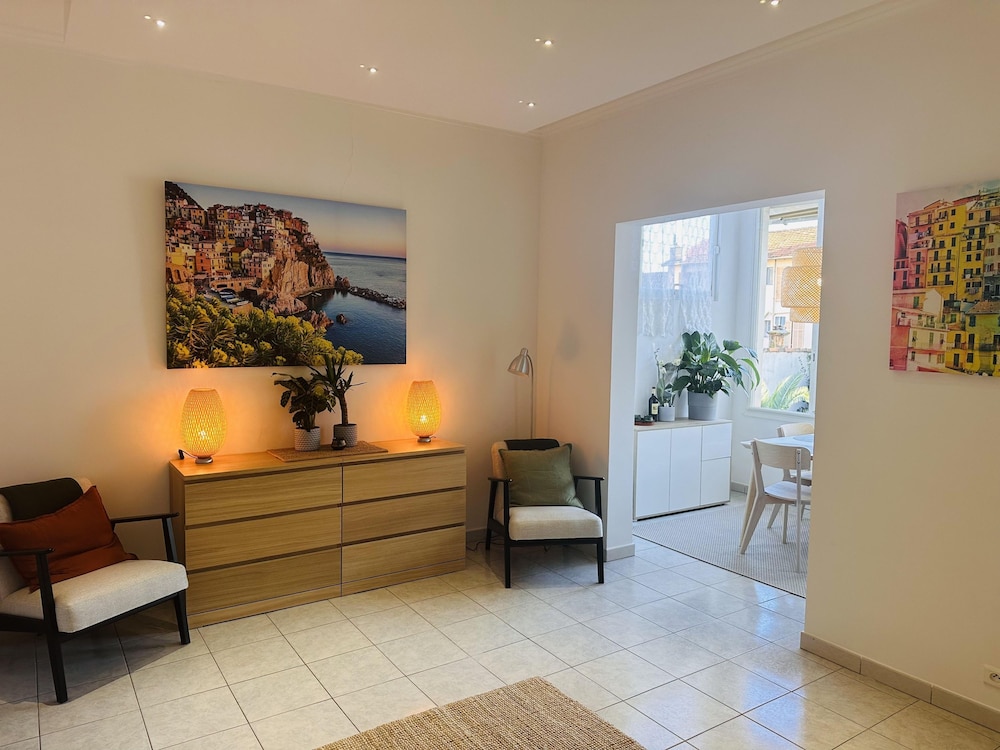 Bright one Bedroom Apartment in the Center of Cannes 13 Minutes Walk to the Palais des Festivals - 2290