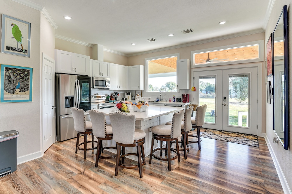 Farm Animals On-site: Needville Ranch Getaway!