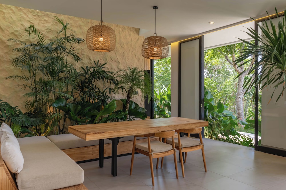 The Luminous Villa Uluwatu