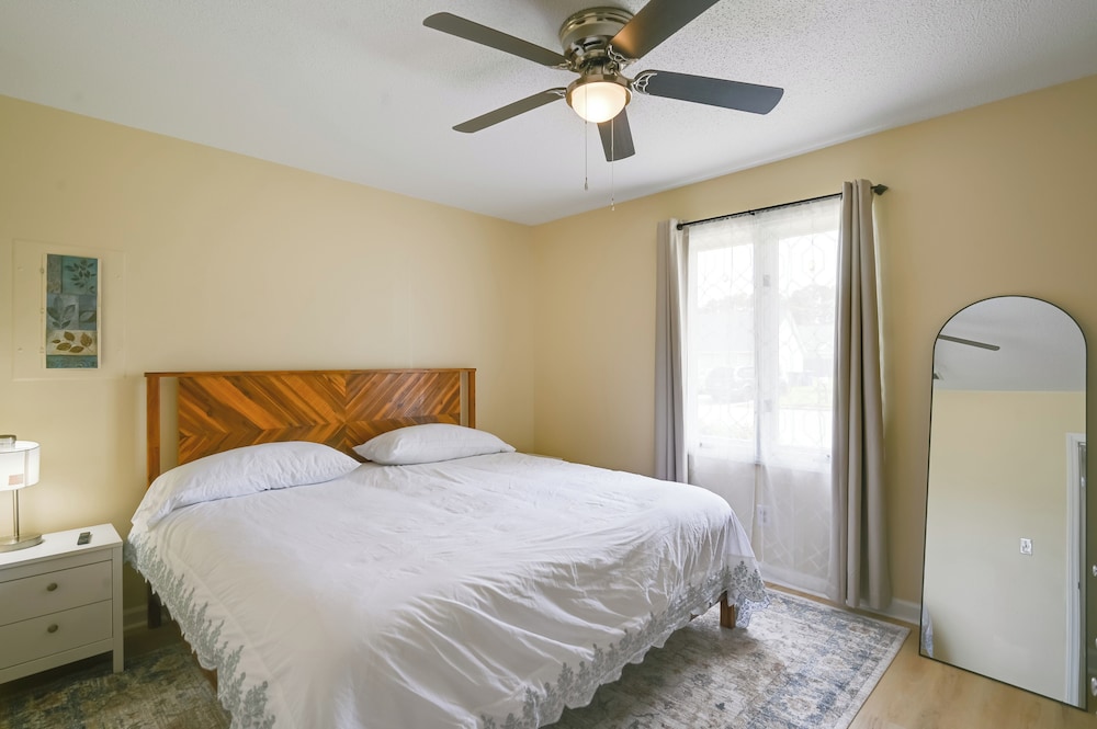 Greenville Getaway: Close to Campus + Stadium!