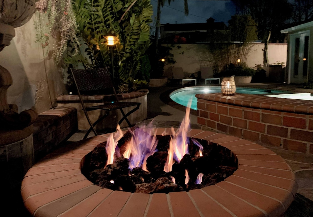 The Belmont Beach Bungalow Pool & Hot Tub! view 4