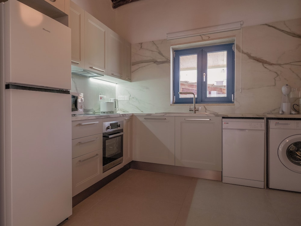 Phaedrus Living Peristerona Traditional House