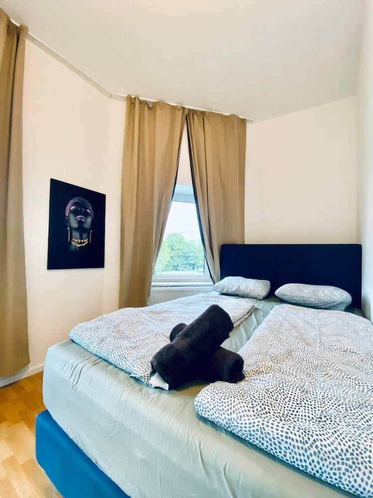 Spacious 4BR Apt Perfect for Groups