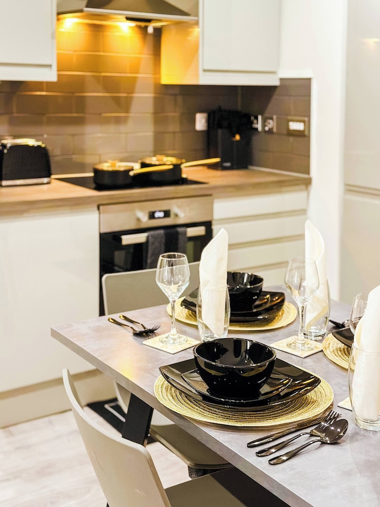 Spacious City Centre Apartment for Up to 5