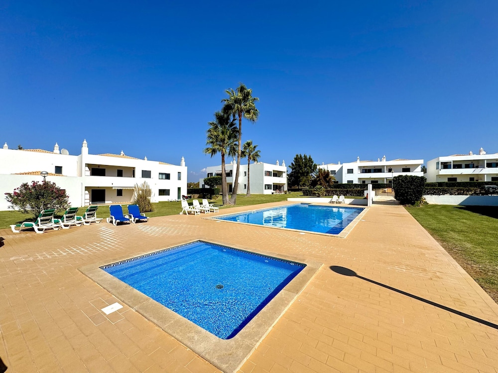 P RA SEA View With Pool by Homing