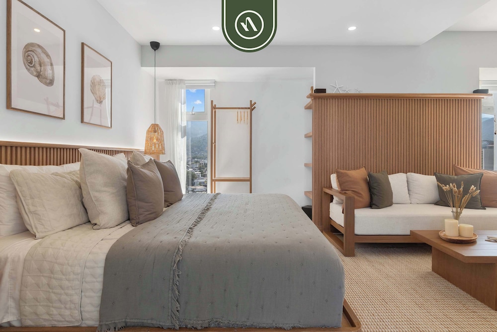 Luxury Oceanfront Studio - Beach - Pools - Gym