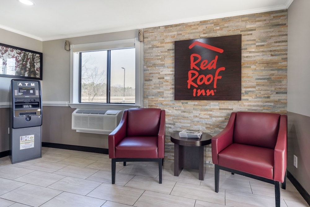 Norfolk Vacations - Red Roof Inn Suffolk - Property Image 3