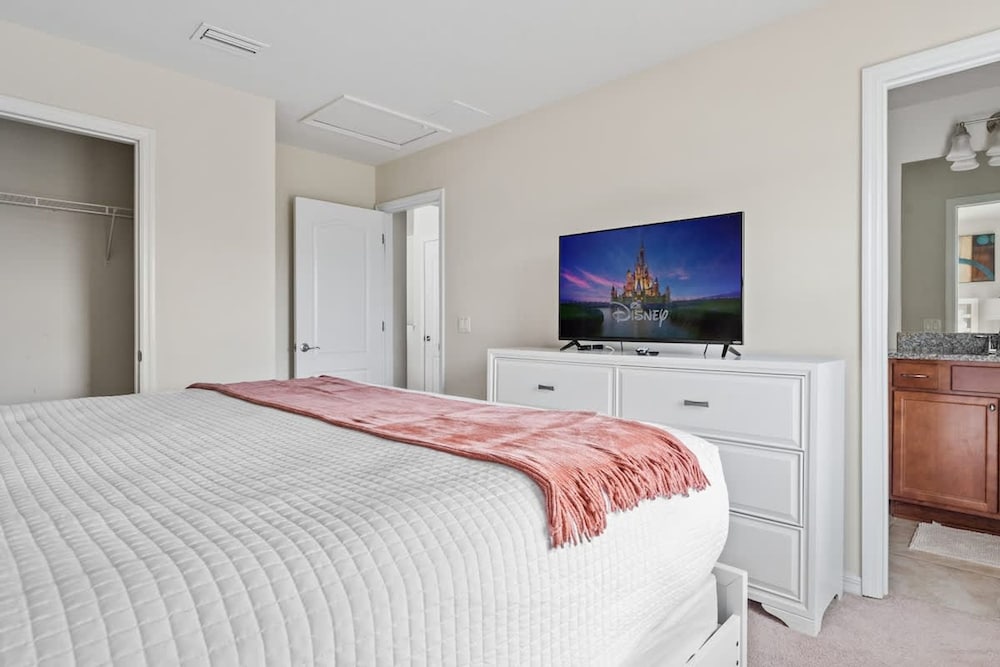 Pet Friendly Amazing 5 BR Sleeps 10 Ww2116