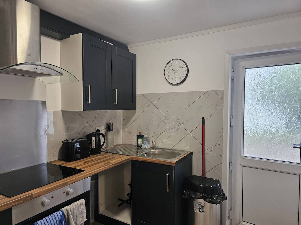 Charming and Compact Studio in Bridgend