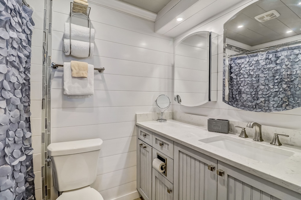 Fernandina Beach Vacations - Beach Condo Miles-long Views Sand and Sea, Access to Private Fishing Pier by RedAwning - Property Image 3