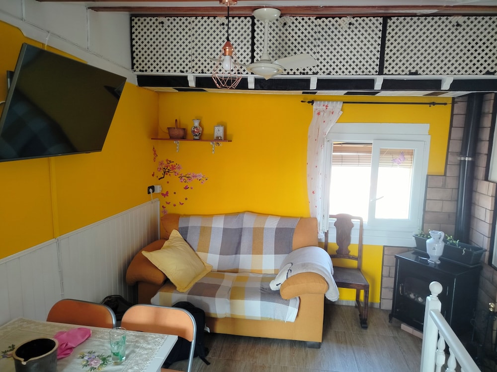 2bed Traditional Apt - Private Balcony - Fuenmayor