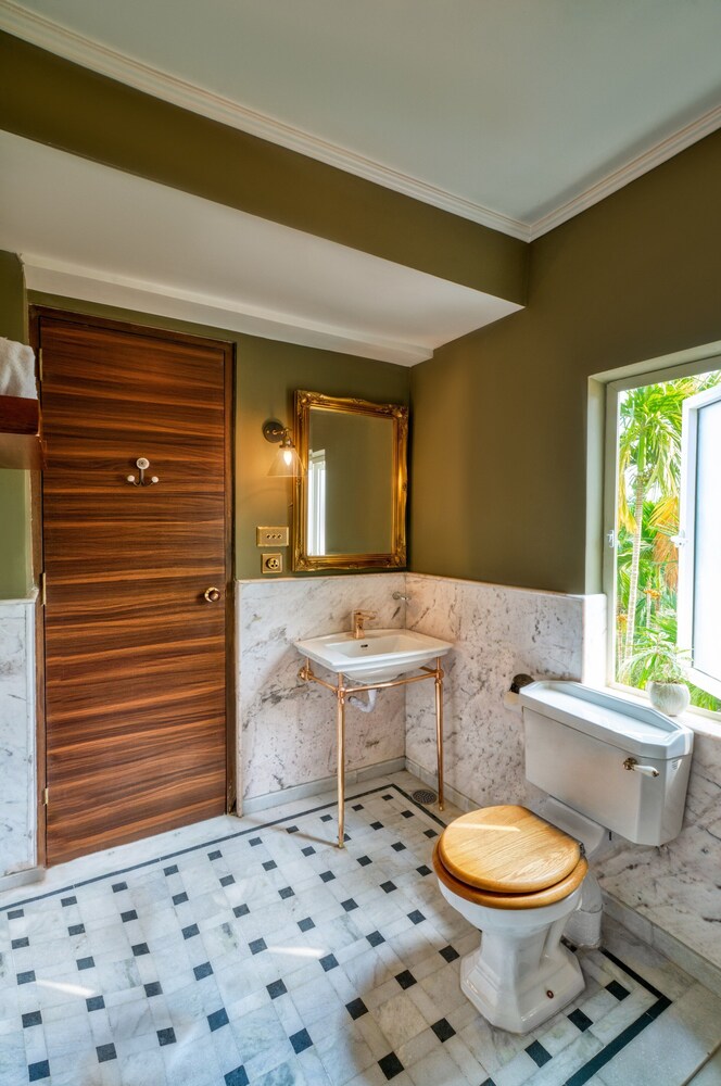 Munjoh Island House Suites and Spa
