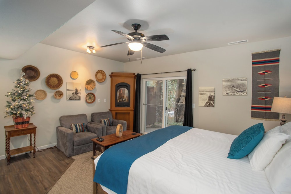 All Seasons River Inn