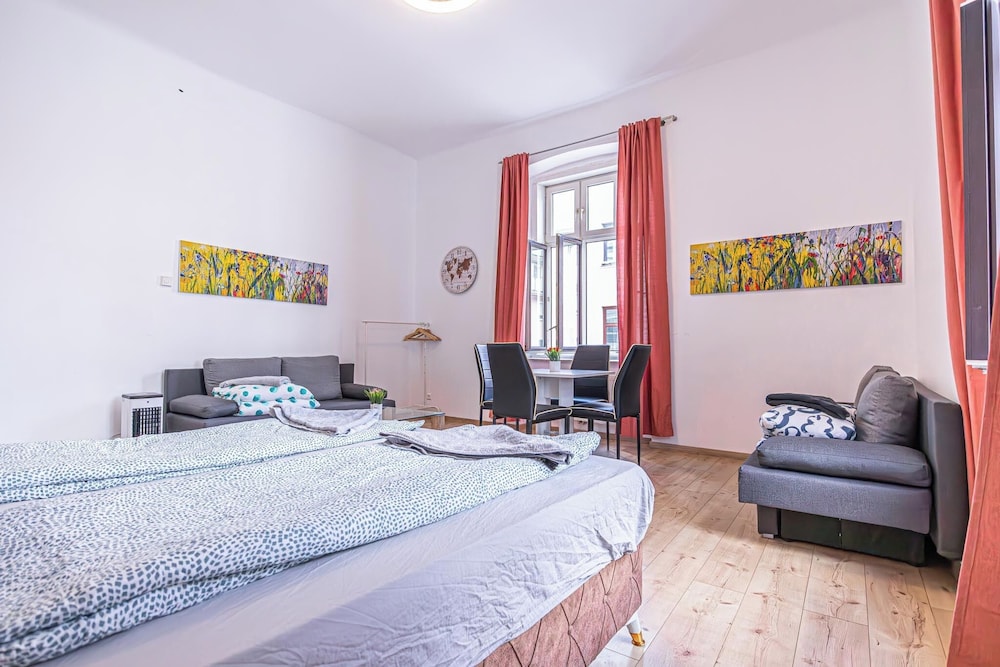 Large 5BR Central Flat Near Augarten