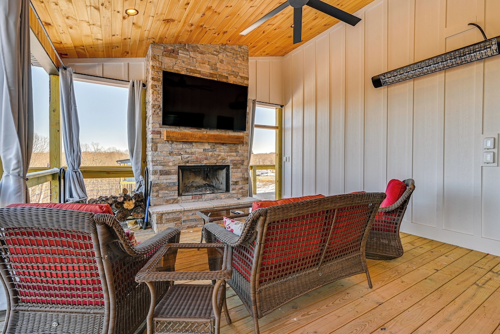 Spacious Home in Paradise Grove Nolin Lake!