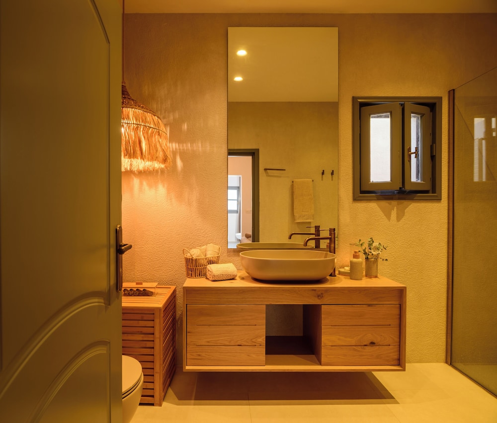 Themis Goddess Cave Suites