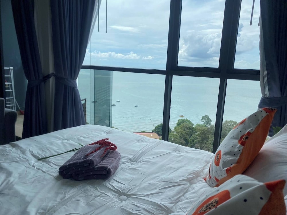 Sea View Luxury -best In Pattaya