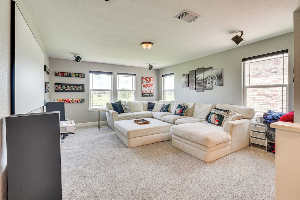 5 Mi to Old Town Hutto: Star Ranch Golf Retreat
