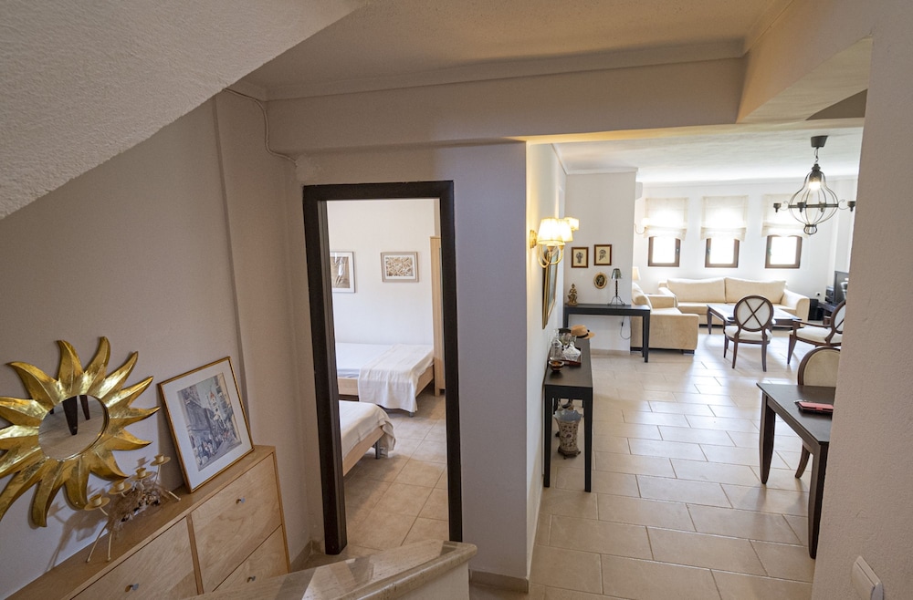 Alex Billy House by Travel Pro Services