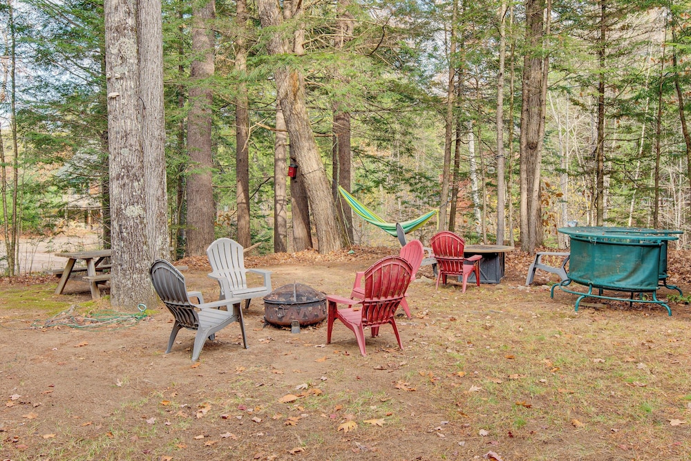 < 1 Mi to Lake Winnipesaukee: Family Winter Escape