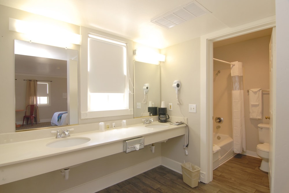 Palm Canyon Hotel & RV Resort