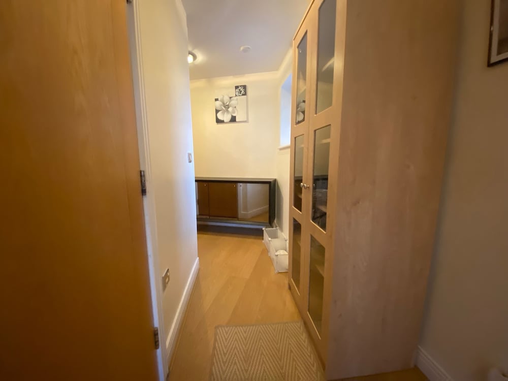 2 Bed Flat - Sleeps 4 - Parking - Wifi