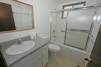 1360 Knoll Lane 3 Bedroom Home by RedAwning