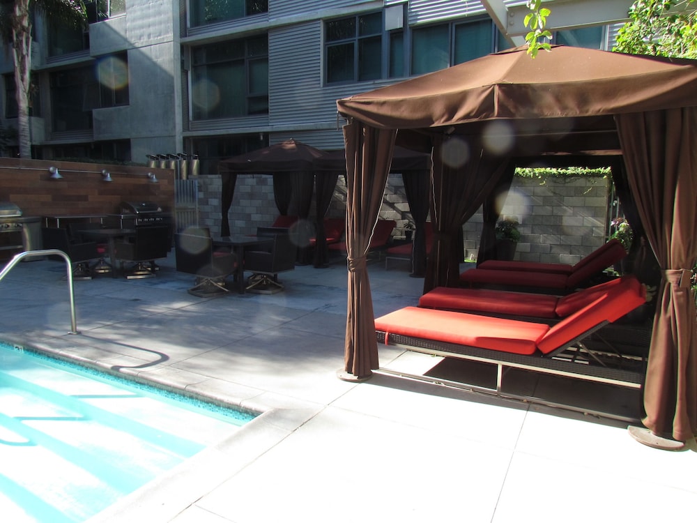 Luxury Loft Next to Staples Center