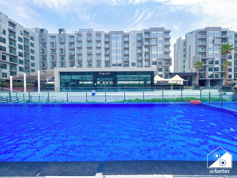 Bright 2bed Family Home: Pool, Gym & Kids Play