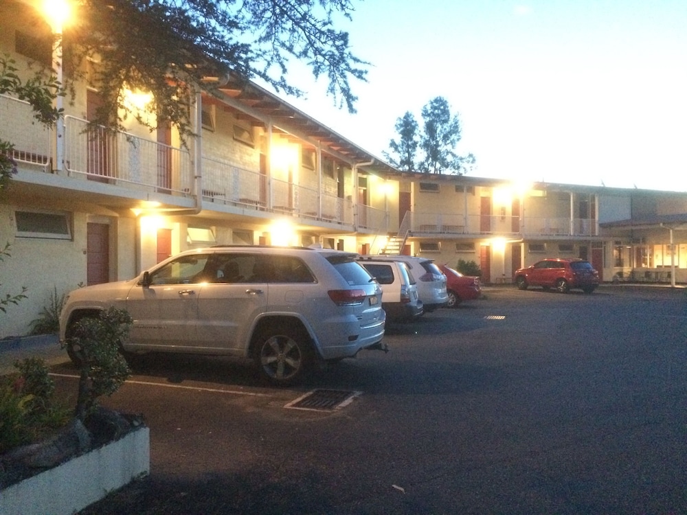 Riverview Motor Inn