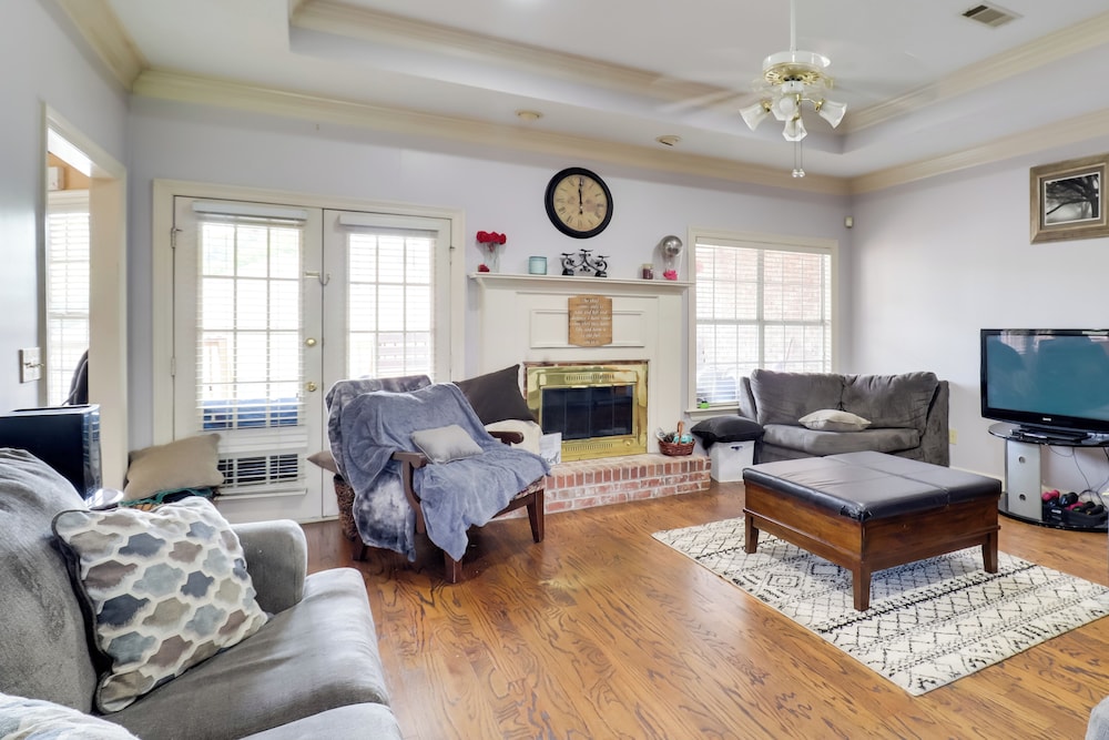Spacious Suburban Home w/ Pool Access in Ridgeland